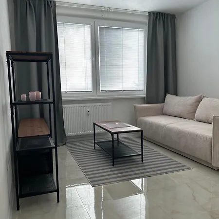 Small City Apartment Piest'any